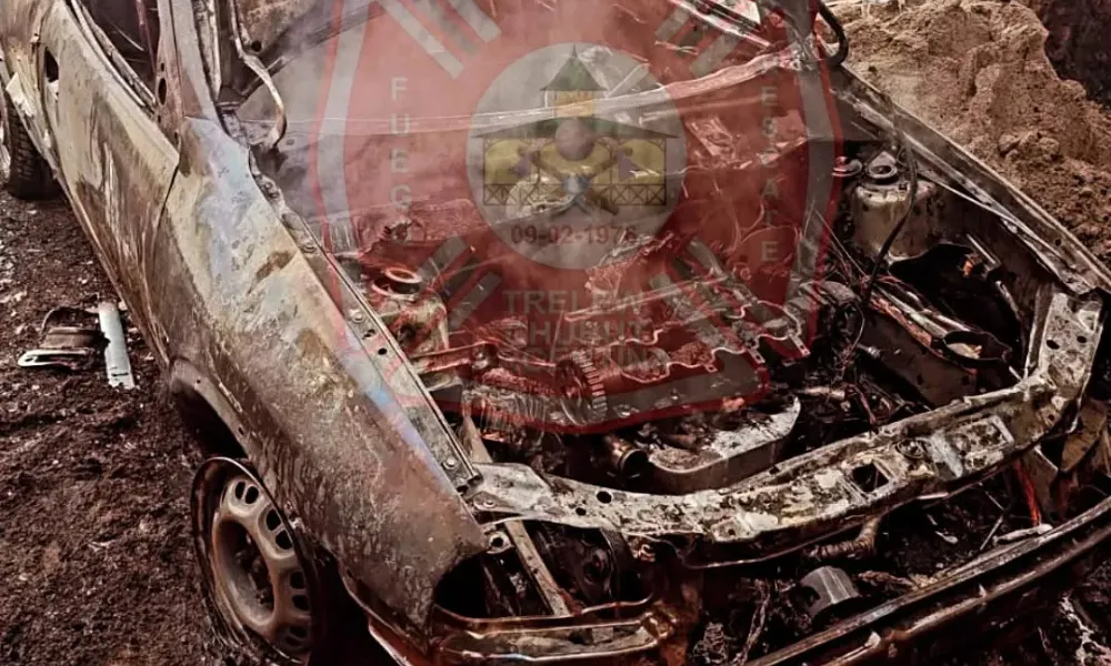 Auto incendiado