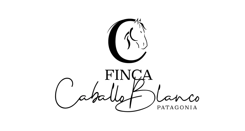 logo finca caballo blanco