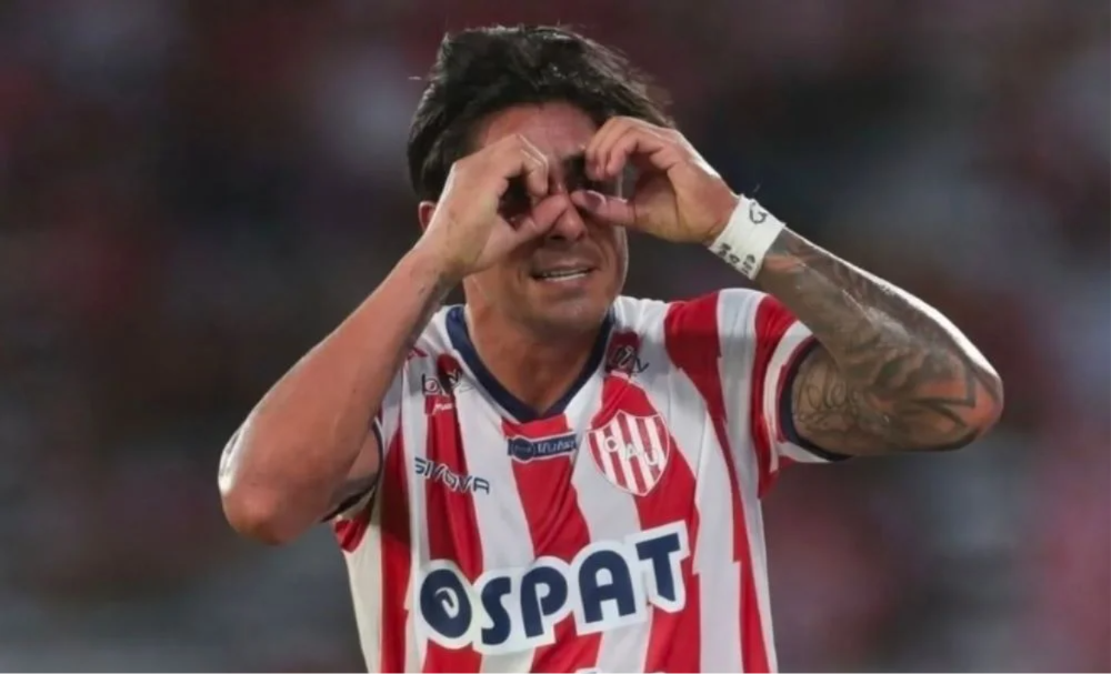 El Tatengue venció 2-1 a Instituto en el Kempes y se acomodó en la zona alta.