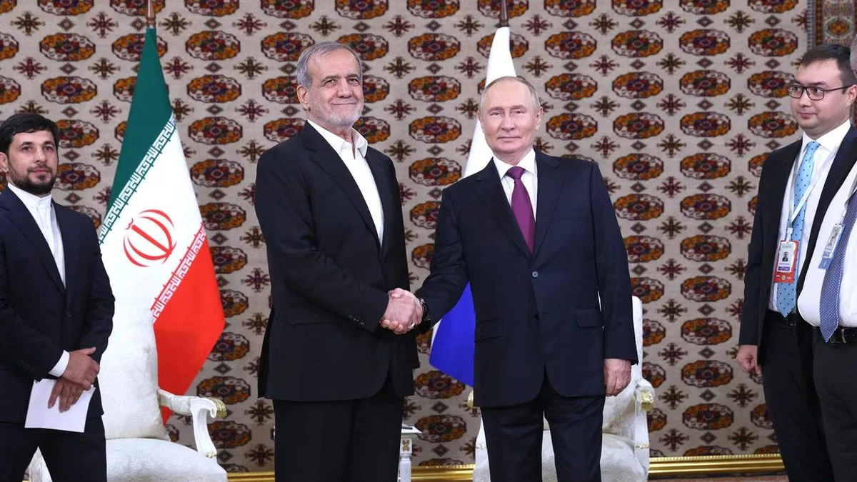 Vladimir Putin y Masoud Pezeshkian. Foto Alexander Shcherbak/TASS via Rus / DPA / Infobae