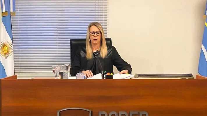 Jueza karina Breckle en la oficina judicial de Rawson