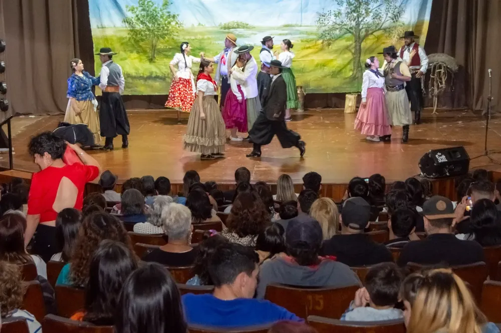 La Querencia cerró su año con un espectáculo artístico (3)