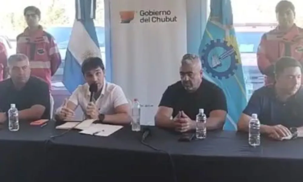 conferencia de prensa en El Hoyo