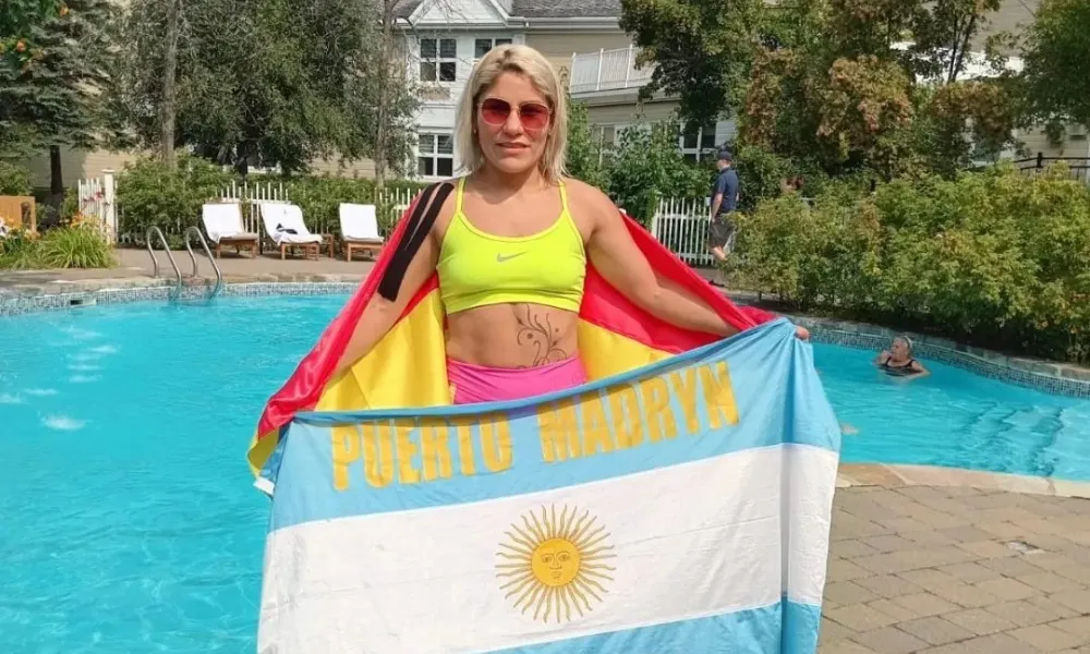 Liz Crespo pelea en Canadá