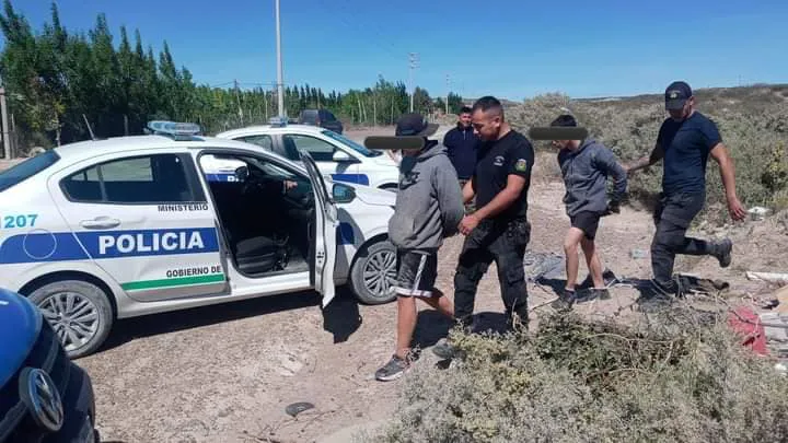 Detención de los sujetos que robaron los cables.