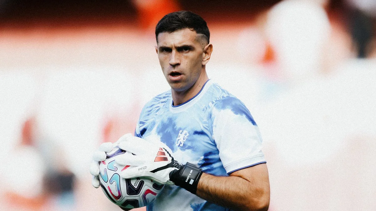 Emiliano "Dibu" Martínez. Foto X @ChelseaFC