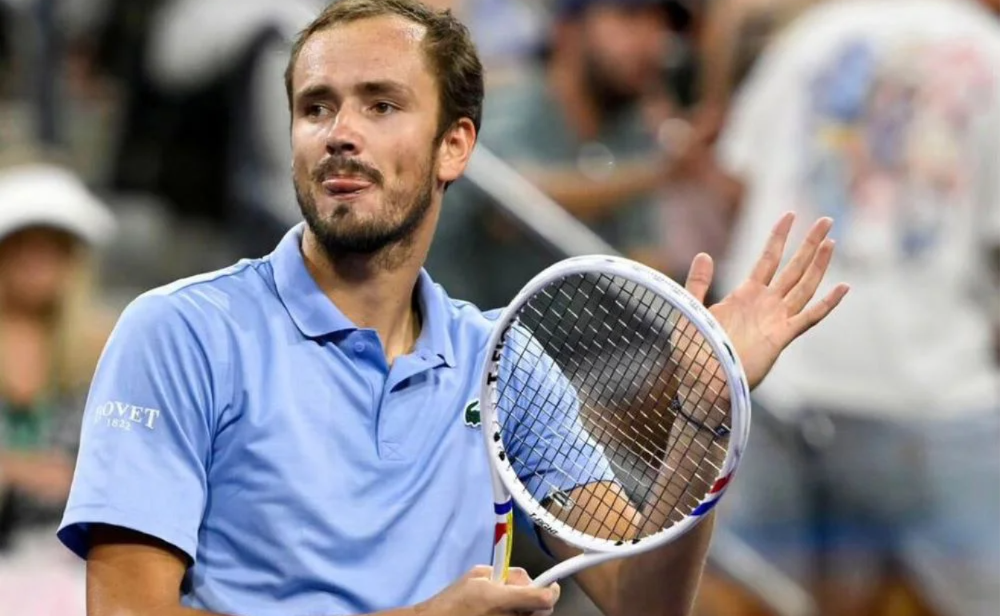 El ruso venció al español en dos sets y avanzó a la final del Masters 1000.