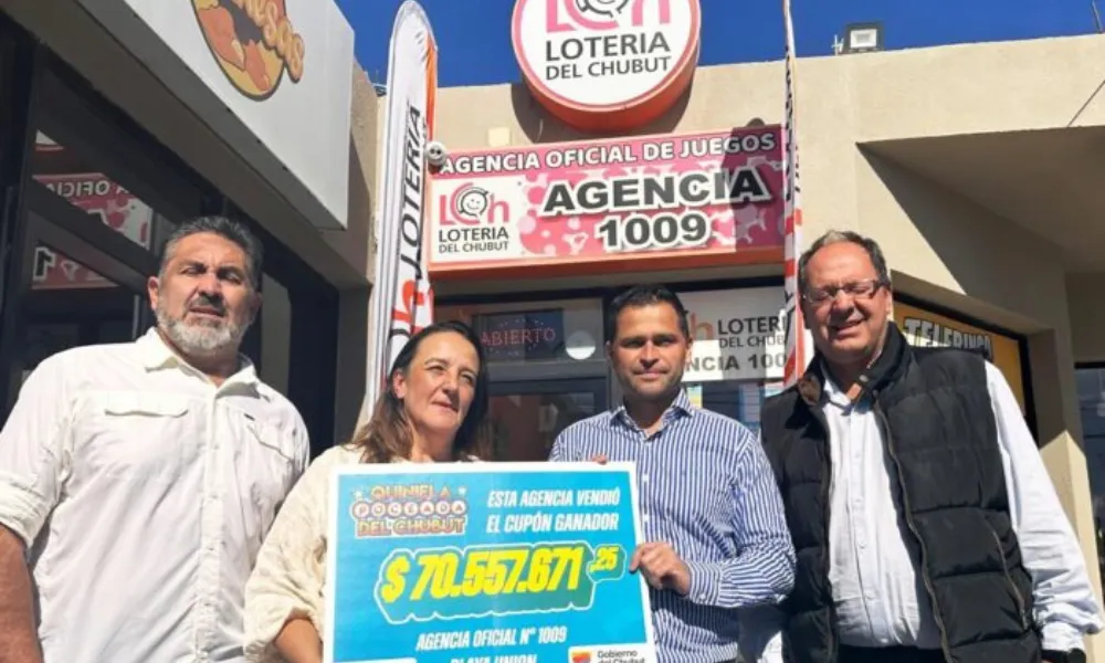 Entrega simbólica de premio