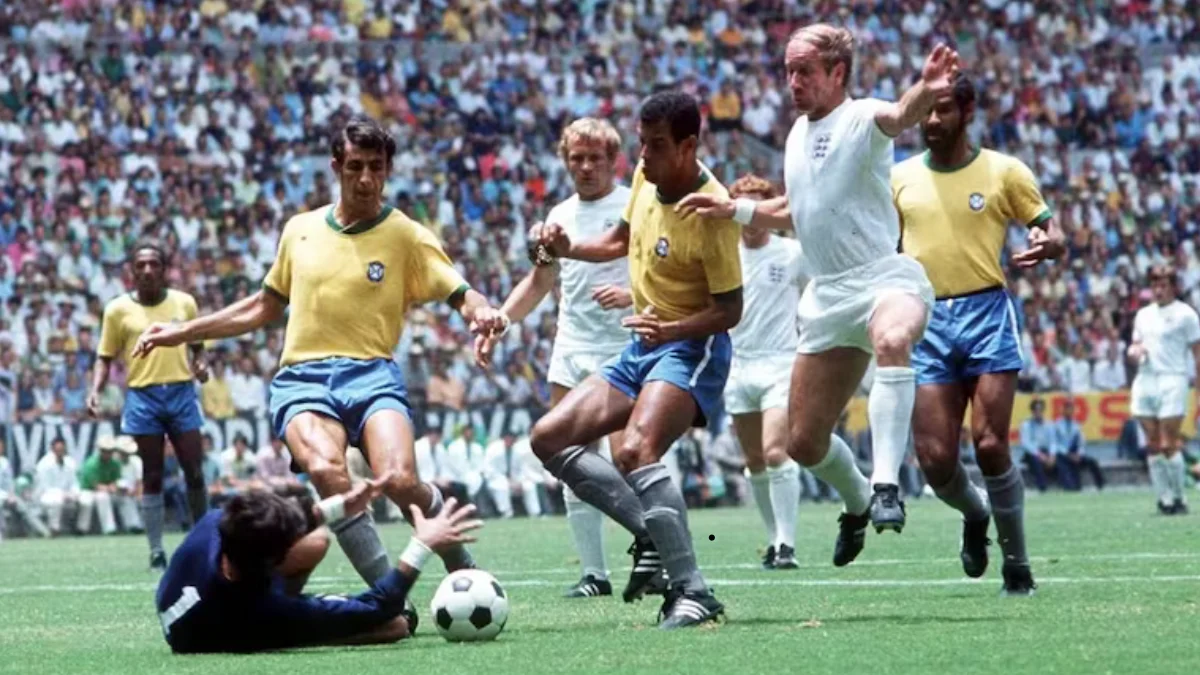Momento clave del partido entre Inglaterra y Brasil, donde Jarizinho hace un gol.