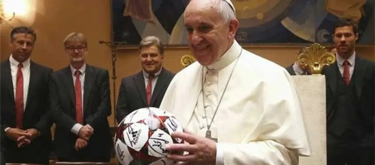 La AFA frenó toda la actividad por el fallecimiento del Papa Francisco