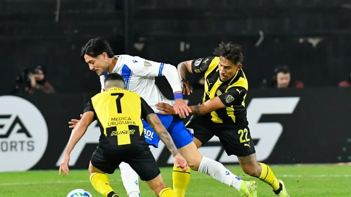 El “Fortín” igualó sin goles ante Peñarol y se quedó con el primer puesto del grupo H. Selló el pase a octavos. La diferencia de gol fue determinante.