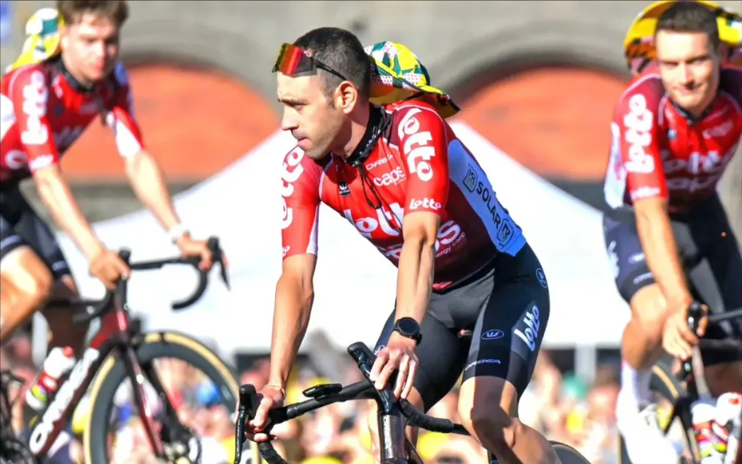 El ciclista chubutense finalizó la segunda etapa del Tour de Francia 2025