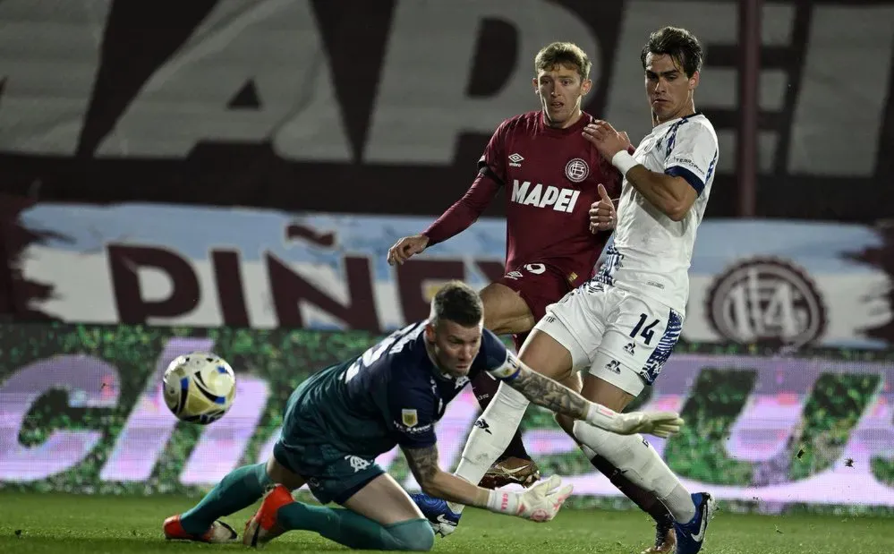 Lanús derrotó a Talleres y lo llenó de preocupaciones