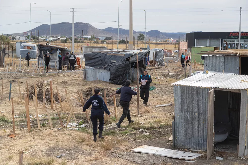 Desalojo de la usurpación ilegal en Standard Norte