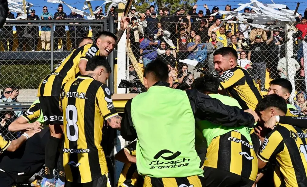 Deportivo Madryn volvió a festejar en casa con otro gol de Luis Silba y eliminó a Gimnasia de Jujuy
