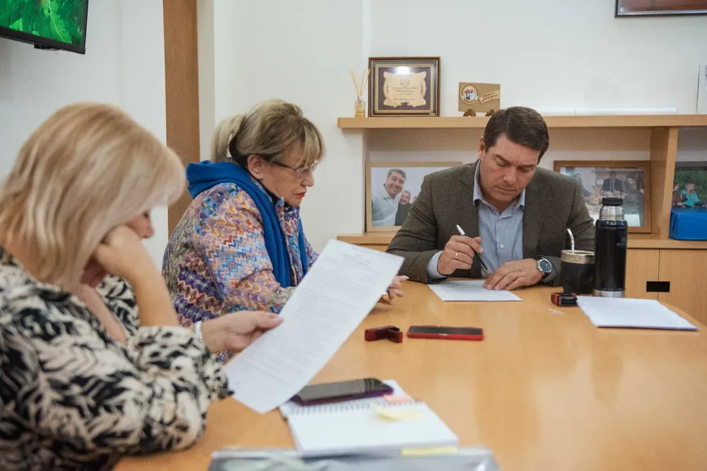Biss y Willhuber firmaron convenio para implementar el programa “Raíces Chubut 2024” en Rawson