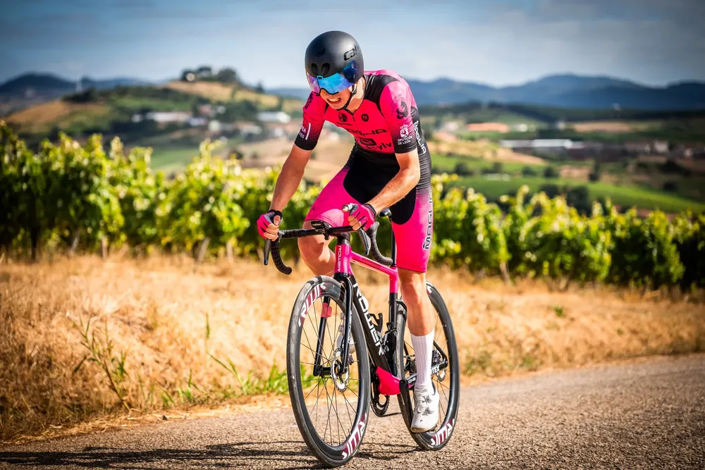El ciclista madrynense comenzó su participación en el GP Torres Vedras.