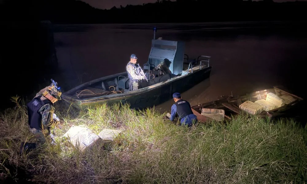 Bote cargado con más de 280 kilos de droga