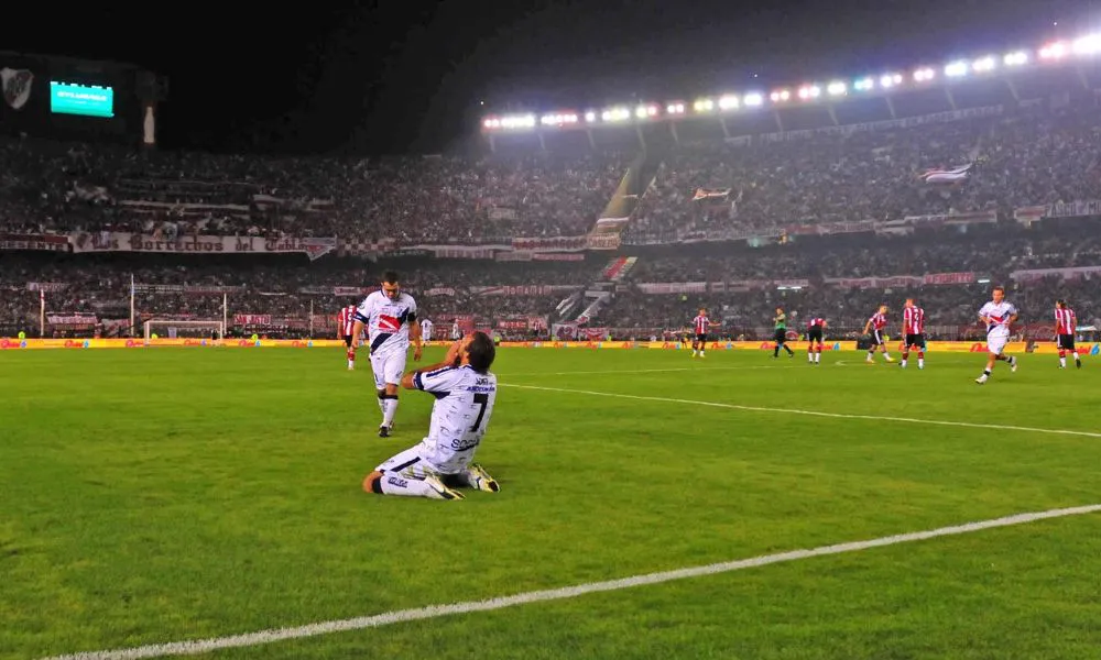 Brown contra river en el Monumental