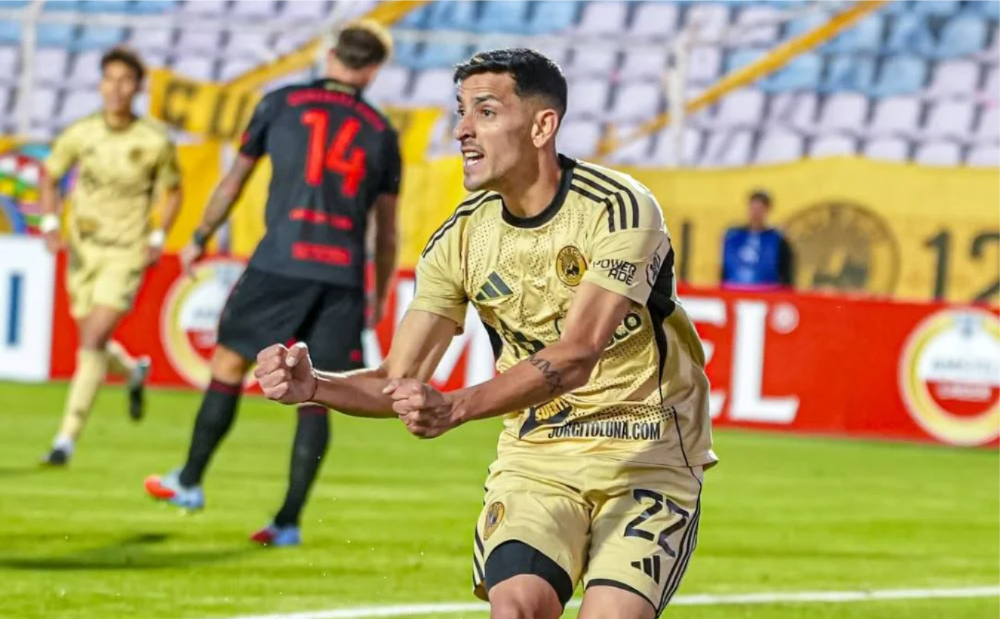 El equipo platense empató 1-1 ante Cusco en Perú, sostuvo el invicto en la Libertadores.