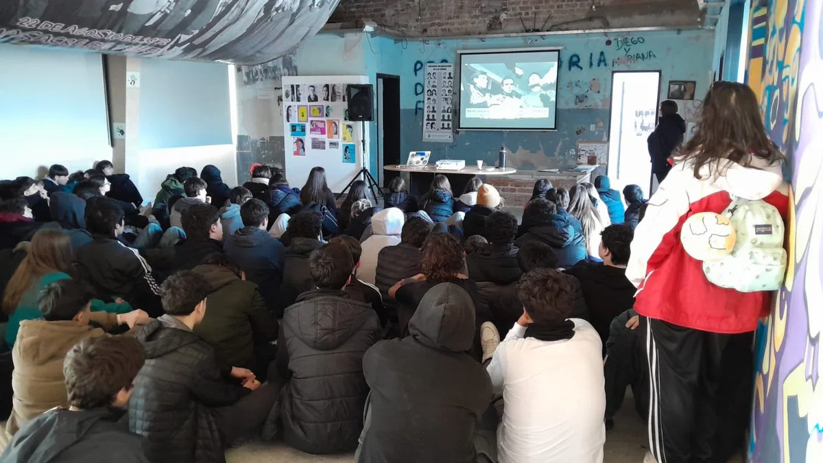 Estudiantes de Buenos Aires visitaron el Centro Cultural por la Memoria de Trelew