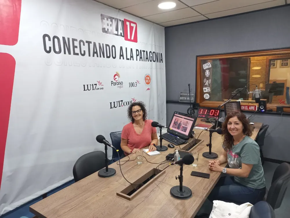 Noelia Corvalán en La Noche del Sur, con Paola Brossy