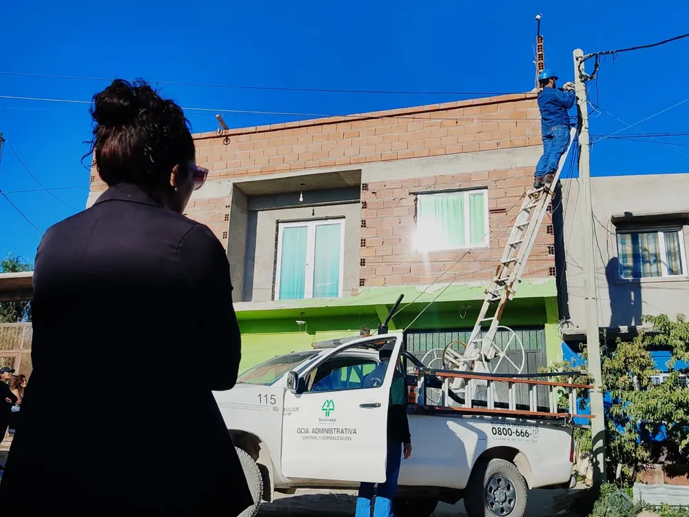 Conexiones clandestinas a la electricidad en Puerto Madryn