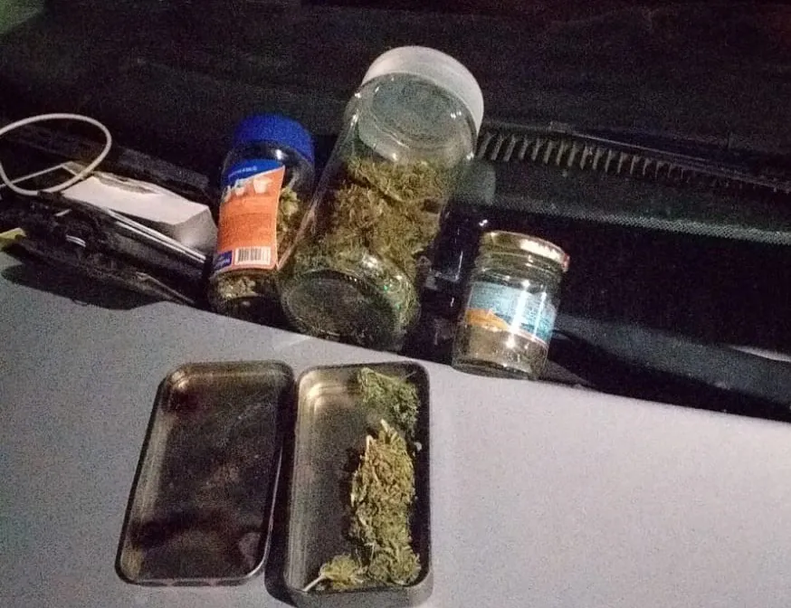 tiros y marihuana
