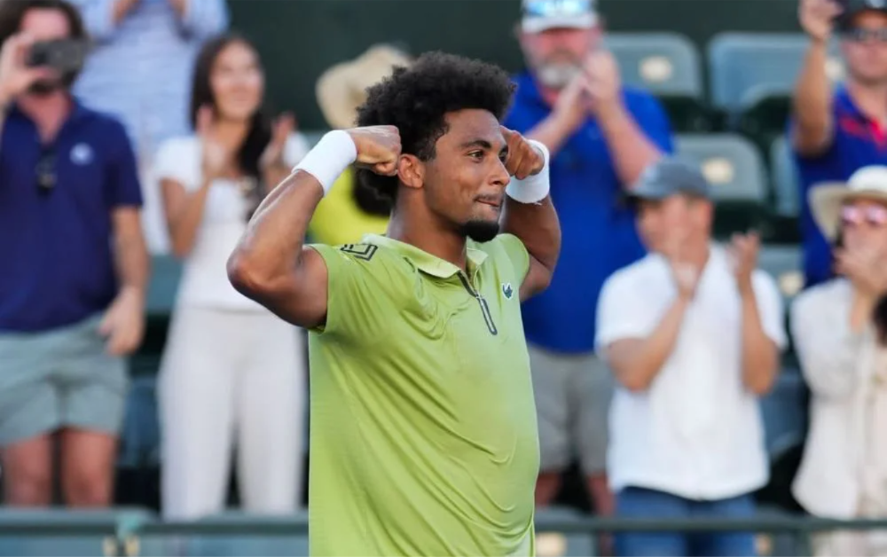 El francés salvó cinco set points cuando parecía perdido y eliminó al noveno preclasificado.