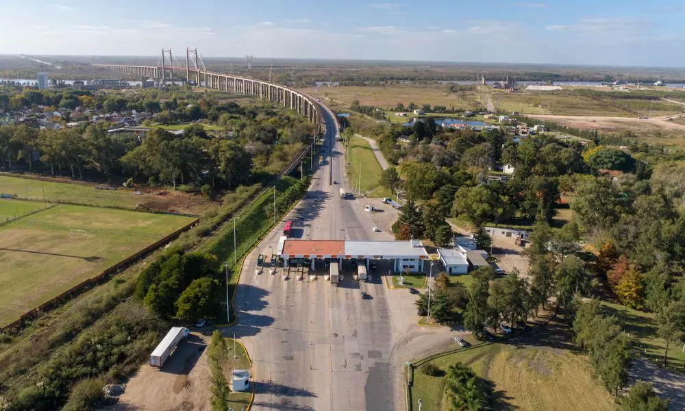 El Gobierno concesionó dos tramos estratégicos del corredor vial Mercosur.