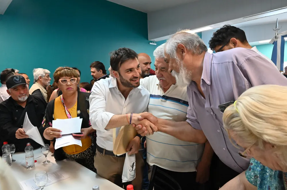 Ignacio Torres con centros de jubilados en Comodoro Rivadavia