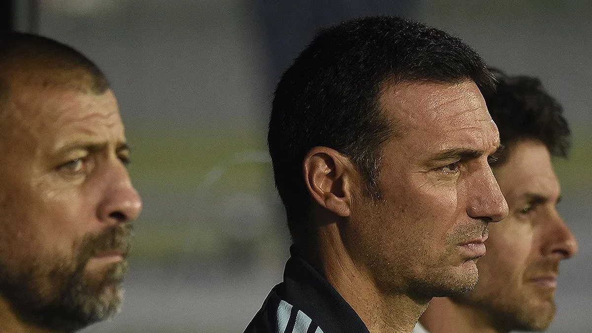 Scaloni en el recambio de la Selección foto oficial X Selección