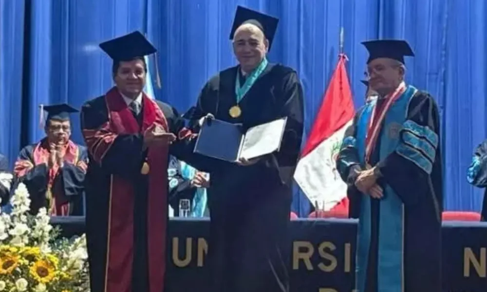 Alejandro Tullio Doctor Honoris Causa