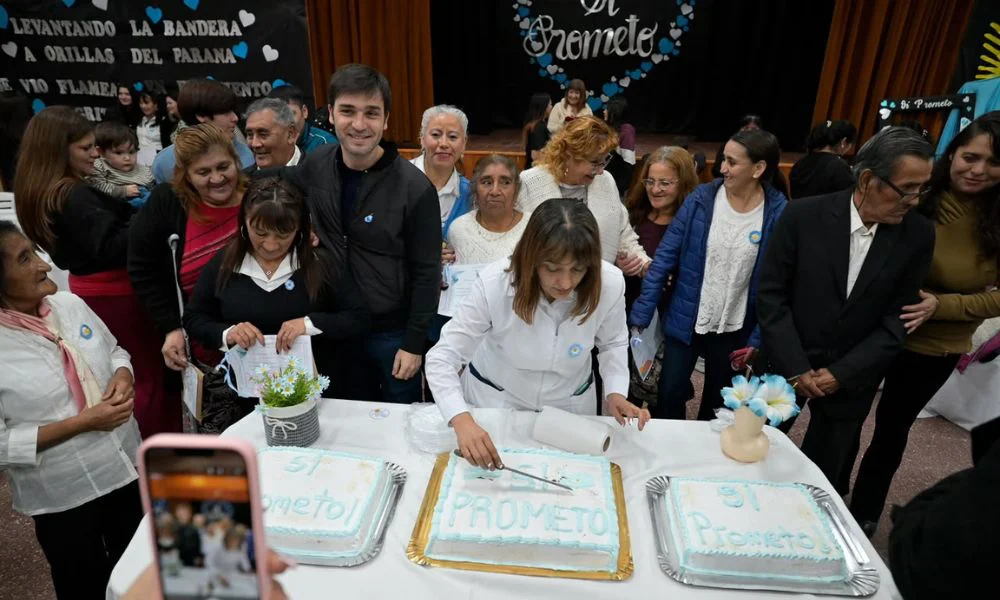 Torres acompañó la promesa a la Bandera de adultos en Trelew