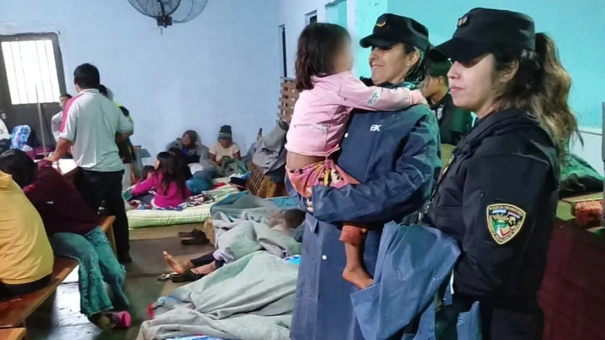 Asisten a 105 vecinos evacuados por la crecida del arroyo Guiraí