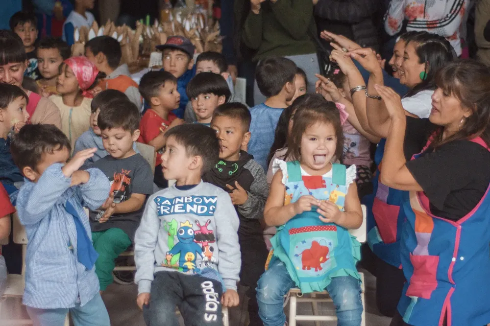 Funcionarias municipales acompañaron el 59° aniversario del CAF Ruca Cumelén (2)