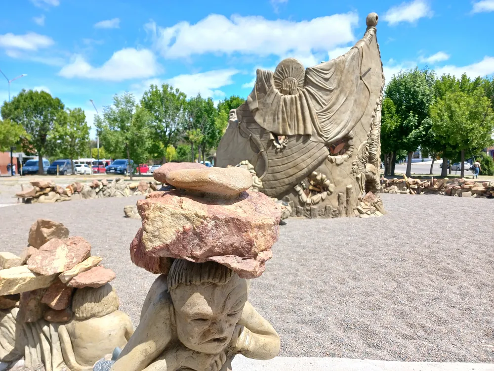 "Fuerte", escultura de Román Cura y Sofía Esparza