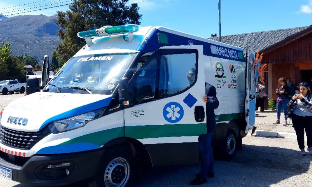 Ambulancia para el Hospital Rural de El Hoyo
