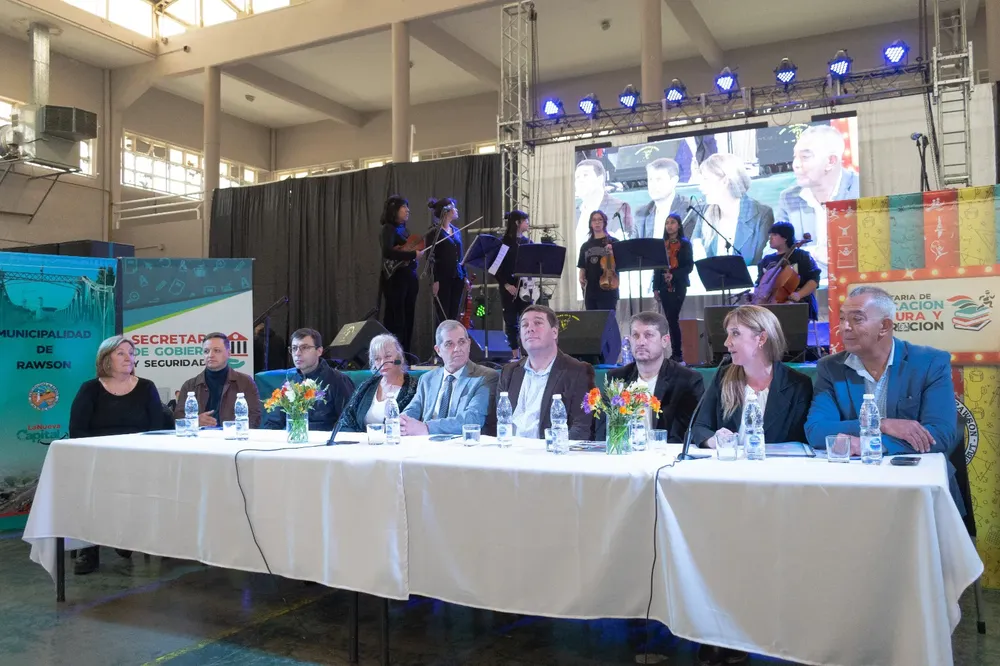 Comenzo la 2° edición de la Feria Municipal del Libro en Rawson