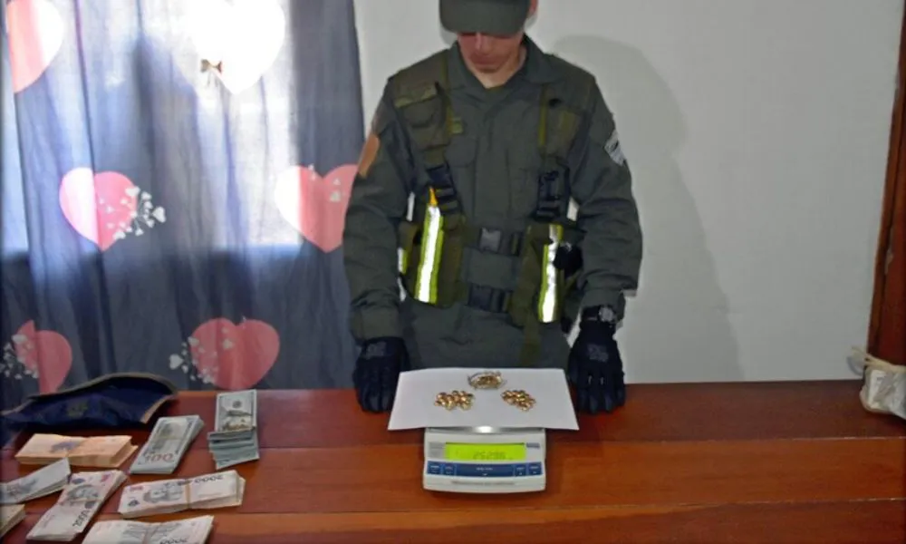 Tres pasajeras fueron detenidas en Corrientes con oro y divisas sin respaldo legal