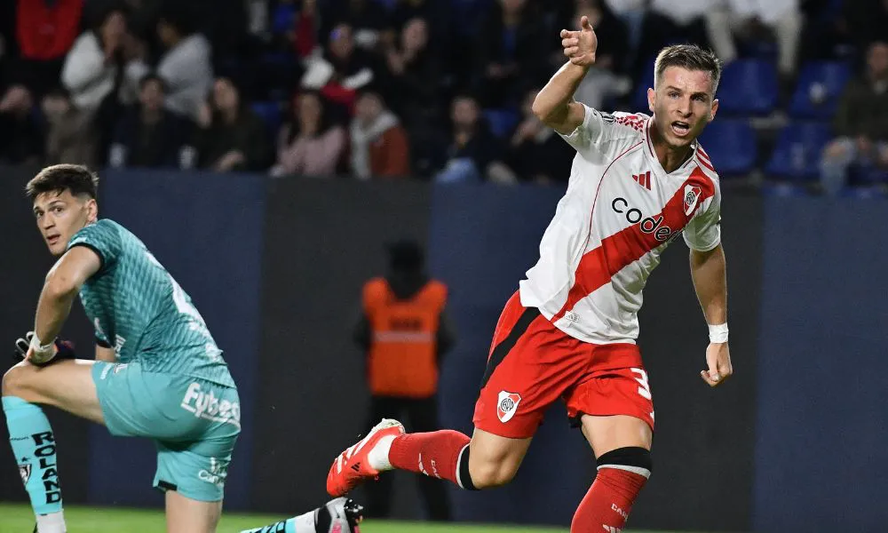 Remontada de river en Ecuador