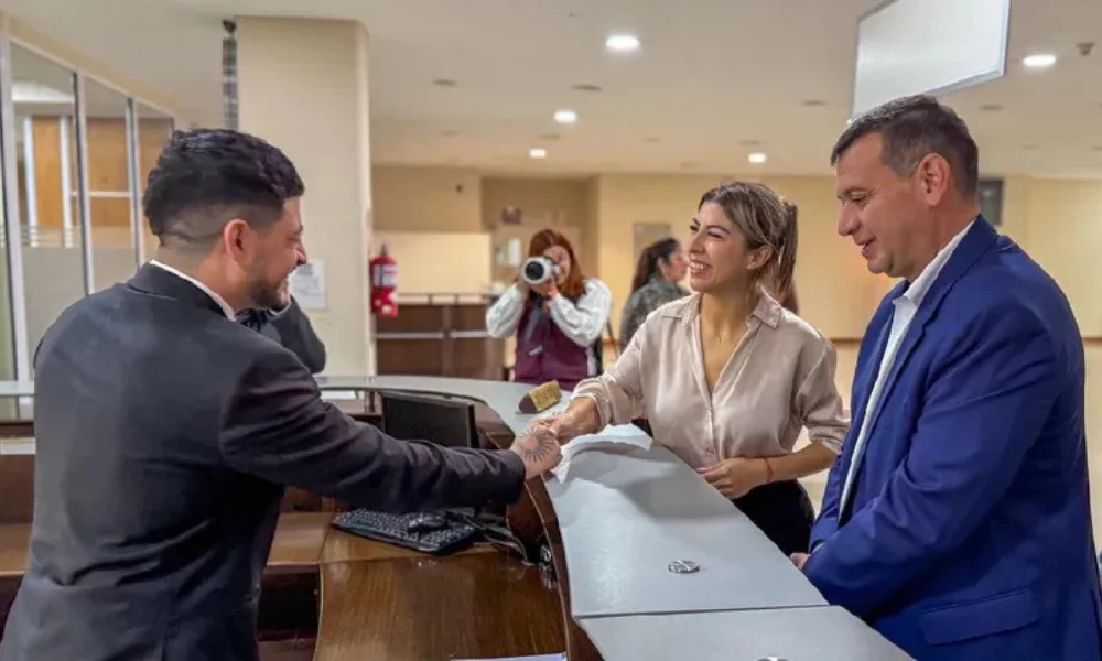 El intendente Fernando Banderet llevó a la Legislatura un proyecto para que Añelo sea reconocido como municipio de primera categoría.