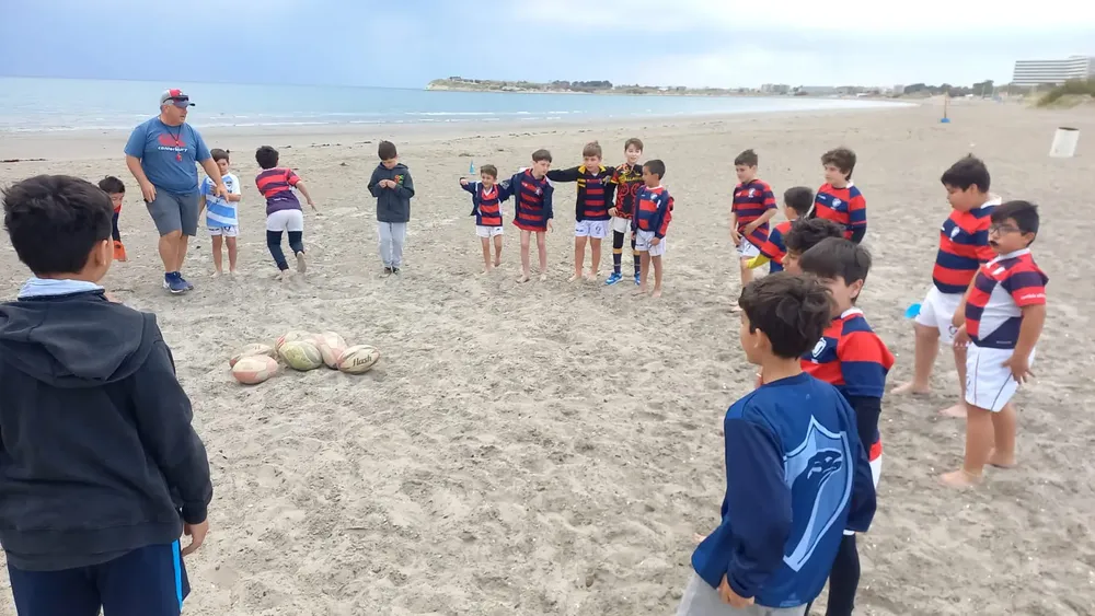 ENCUENTRO DE RUGBY INFANTIL EN LA PLAYA