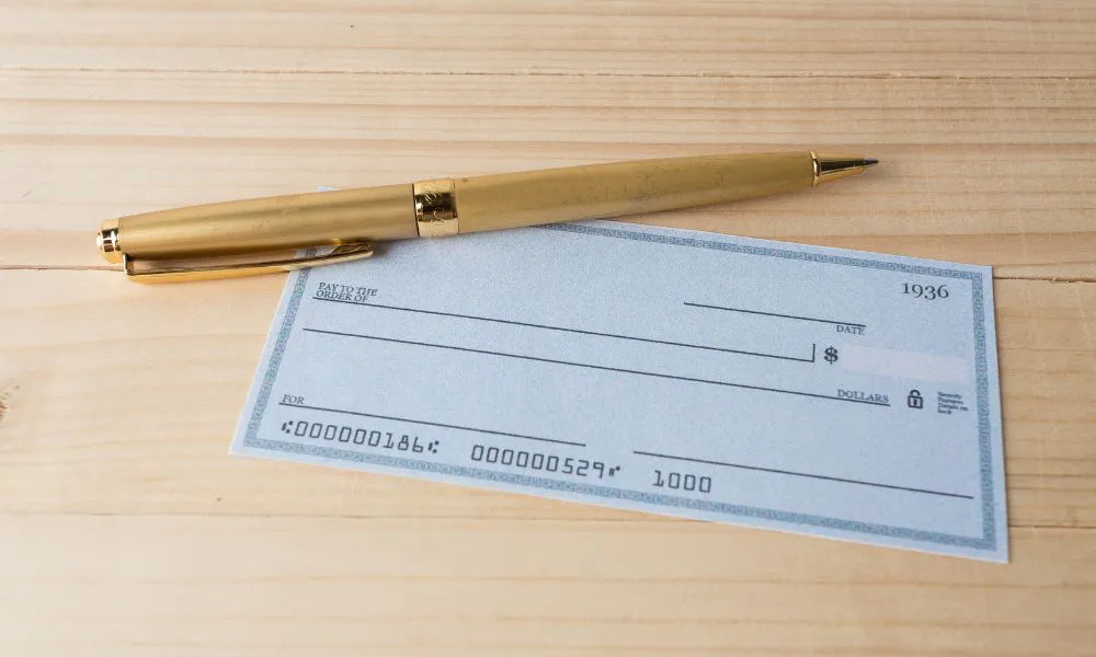 Cheque foto ilustrativa fuente Freepik