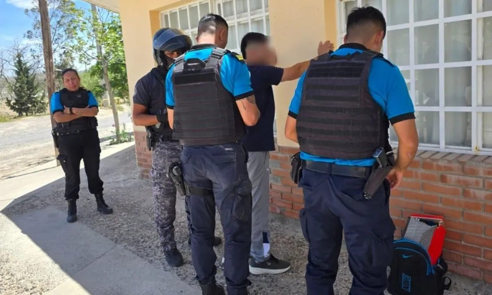 Detuvieron a un joven tras una rápida intervención policial
