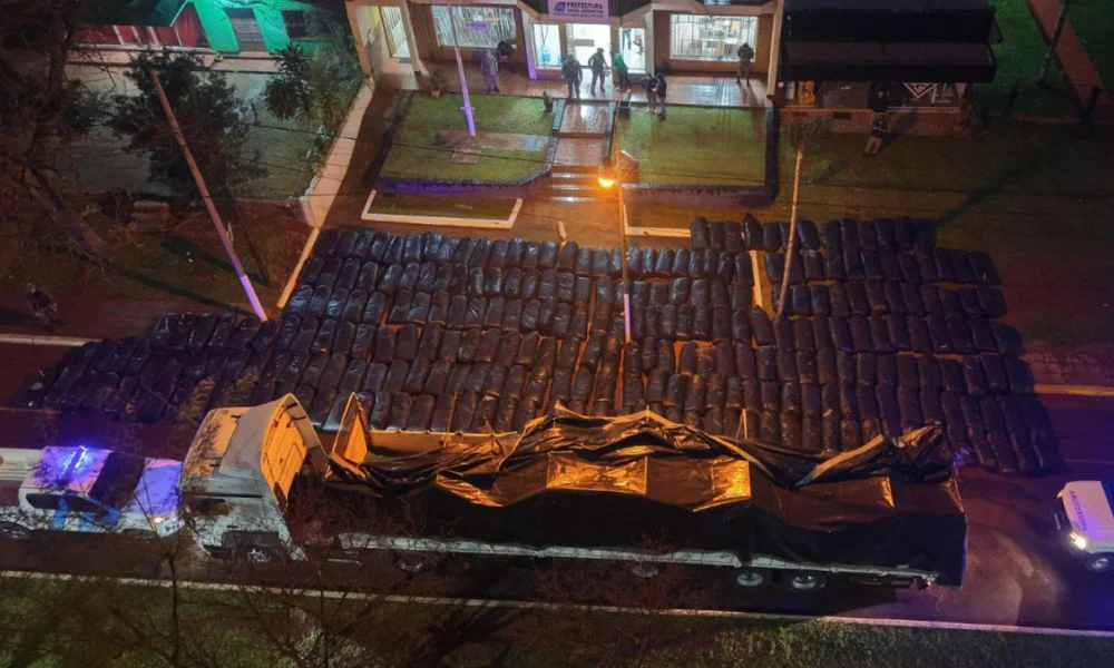 Decomisan 10 toneladas de tabaco ocultas en un camión
