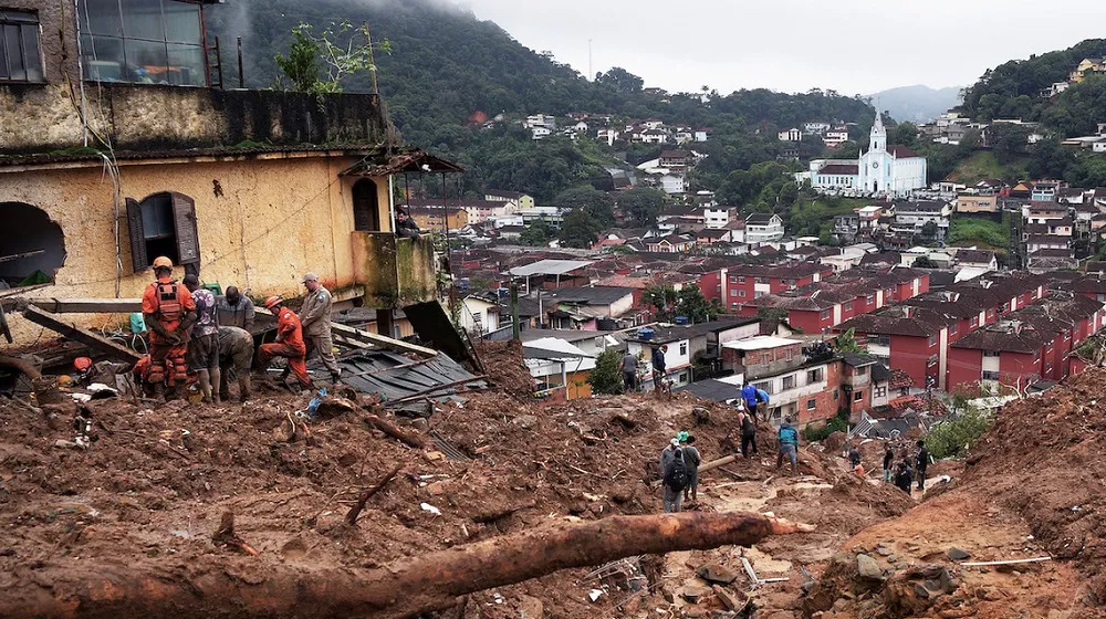 DESLIZAMIENTOS DE TIERRA EN BRASIL DEJAN MÚLTIPLES MUERTOS