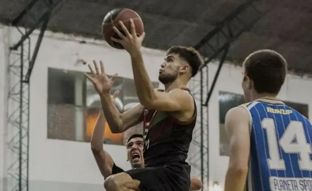 Emiliano Sombra tiene 22 años y mide 1.90 metros