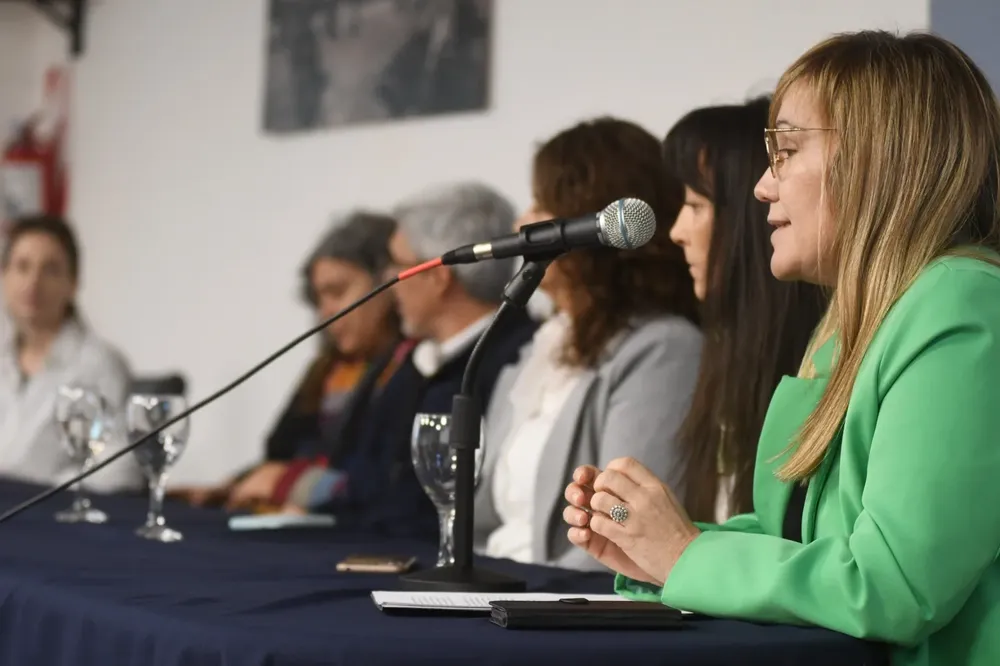 ca8b50b6-716b-43d5-9592-6b235f0c6748