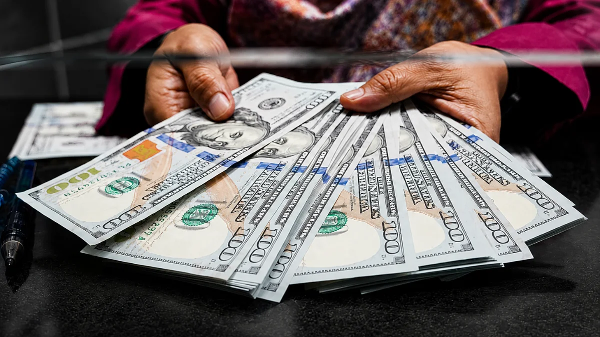 PESOS VS DOLARES